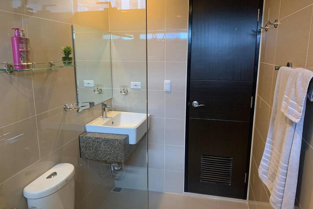 마닐라 One Eastwood Avenue Tower 2 아파트 외부 사진
